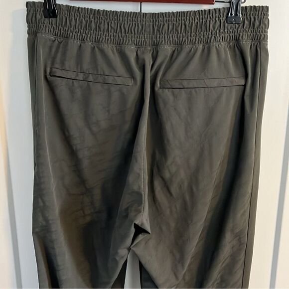 Athleta Brooklyn Textured Jogger Green 10 - Picture 9 of 10